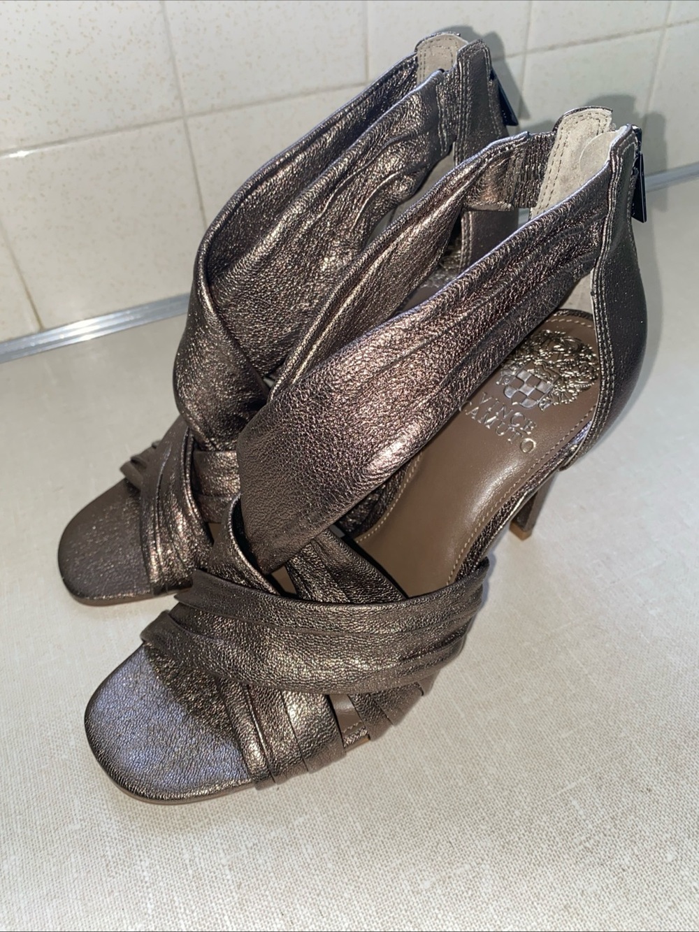 Vince Camuto Cesela sandals 4” Heels metallic pewter Leather Women’s Size 8 EUC